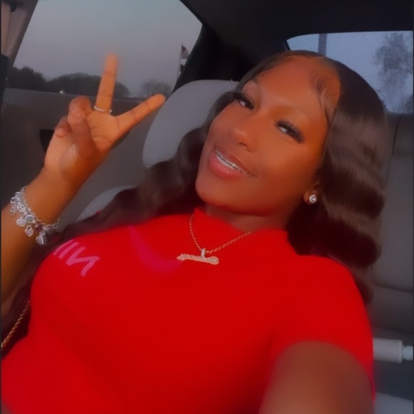 Meet your Posher, Le'shawnti - Picture 1 of 1